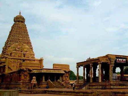 ராஜராஜசோழன் ஆன்மா சாந்தியடைய பெரிய கோயிலில் தியானமா? சின்னப்புள்ளத்தனமா இருக்கே!