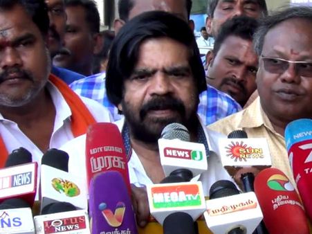 நடிகை திருமணத்திற்கு வர பிரதமருக்கு நேரமிருக்கு.. கஜா புயல் பாதித்த தஞ்சைக்கு வர முடியலை.. டி.ஆர்