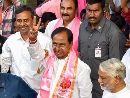 ஆஹா... அபாரம்.. தெலுங்கானாவில் ஆட்சியை தக்க வைக்கிறார் கேசிஆர்.. வரலாறு படைத்தார்!