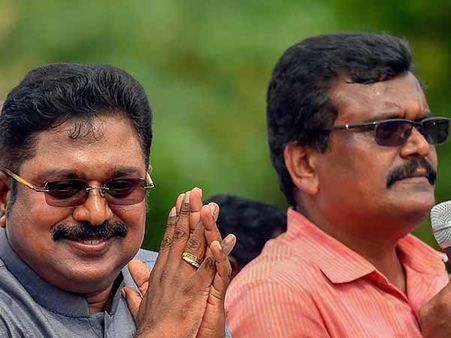 களமிறக்கப்பட்ட அதிமுக முக்கிய புள்ளி.. வலையில் 2 மீன்கள்.. திகிலில் அமமுக!