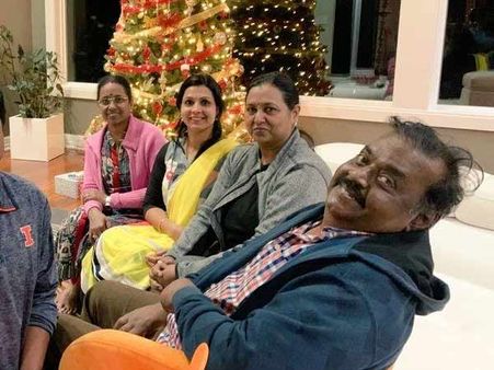 அமெரிக்காவிலிருந்து விஜயகாந்த் படங்கள் வெளியானதன் பின்னணி.. வதந்திக்கு ஃபுல்ஸ்டாப் வைத்த பிரேமலதா!