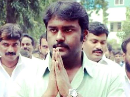 நான் தீர்வு சொன்னால் சின்ன பையன்னு சொல்லிருவாங்க.. விஜய பிரபாகரன் கலகல!