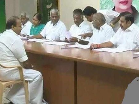 ஒரு தொகுதி வேட்பாளர் அறிவிப்புக்கே இத்தனை குழம்பும் அதிமுக.. 39 தொகுதிகளுக்கு நாக்கு தள்ளிடும் போலயே