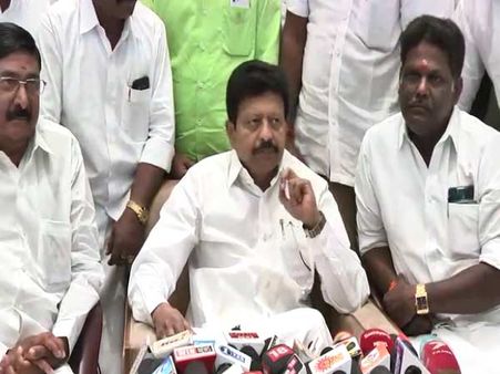 ஆர் கே நகர் இடைத்தேர்தலில் பணம் கொடுத்தே தினகரன் வெற்றி.. திவாகரன் பரபரப்பு குற்றச்சாட்டு