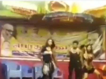 போதை ஏறி போச்சு.. புத்தி மாறி போச்சு.. திமுக மேடையில் இப்படி ஒரு பாடலா