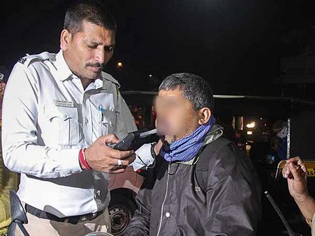 சரக்கு மப்பில் டிரைவிங்... புத்தாண்டு தினத்தில் 200 -க்கும் மேற்பட்டோர் மீது வழக்குபதிவு