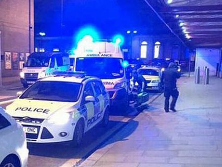 இங்கிலாந்தில் புத்தாண்டு கொண்டாட்டத்தில் வெறிச்செயல்.. பொதுமக்களை கத்தியால் குத்திய மர்ம நபர் கைது