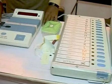 வாக்குப் பதிவு இயந்திர முறைகேடு.. தேர்தல் ஆணையத்துக்கு ஆலோசனை சொல்ல நால்வர் குழு!