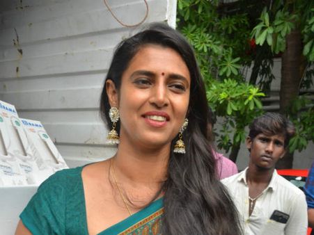 சம்பளம் கட்.. வேலையும் போயிடும்.. அது என்ன தற்காலிக வாபஸ்.. கஸ்தூரி மீண்டும் வம்பு