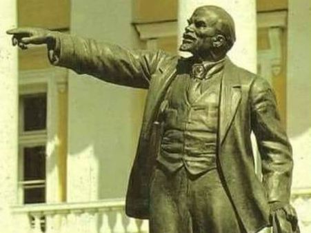 திரிபுராவில் வீழ்த்தப்பட்டு.. நெல்லையில் எழுந்த 12 அடி உயர லெனின்.. தோழர்கள் உணர்ச்சி முழக்கம்!