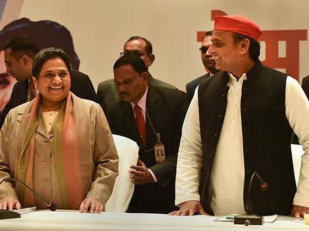 டைம்ஸ் நவ் சர்வே: உ.பியில் பலத்த அடி வாங்கும் பாஜக.. கெத்து காட்டும் மாயா- அகிலேஷ் கூட்டணி!