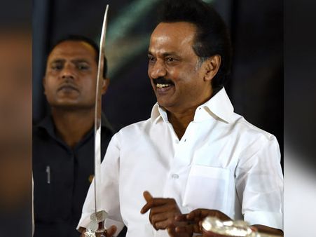 இந்தியாவின் முக்கிய கட்சியாக உருவெடுக்கும் திமுக.. எல்லா கருத்து கணிப்பும் இதைத்தான் சொல்கிறது!