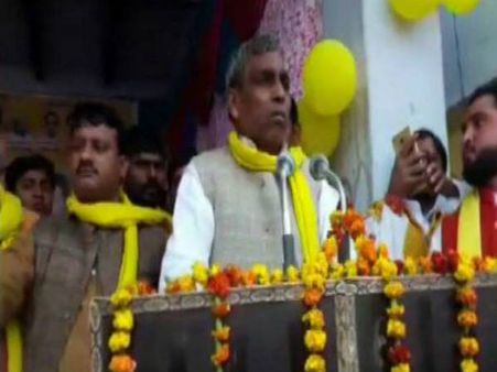 மக்களே.. முதல்ல.. அரசியல்வாதிகளை கொளுத்துங்க!!.சர்ச்சை பேச்சில் சிக்கிய உ.பி. அமைச்சர்