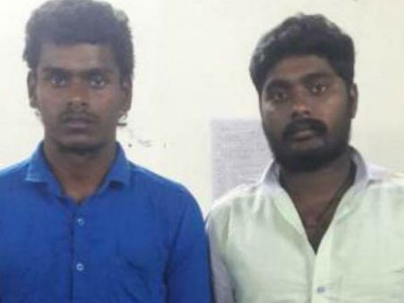 பெத்தா இப்படி பிள்ளையைப் பெக்கணும்டா.. போலீஸ் ஜீப்பில் டிக்டாக்.. தூக்கி உள்ளே போட்ட போலீஸ்!