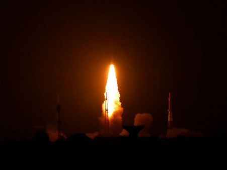 இந்தாண்டின் முதல் வெற்றி... வெற்றிகரமாக விண்ணில் பாய்ந்தது பி.எஸ்.எல்.வி.-சி.44 ராக்கெட்