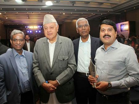நியூஸ்18 தமிழ்நாடு தொலைக்காட்சி ஆசிரியர் மு.குணசேகரனுக்கு ராம்நாத் கோயங்கா இதழியல் விருது! 