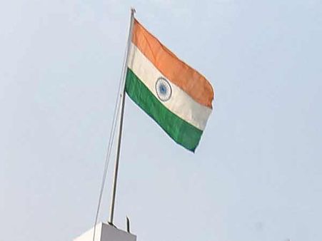 இதயம் வைத்துக் காப்பதே தேசபக்தி