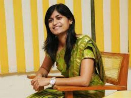 டிக்-டாக் வீடியோவில் சேலம் கலெக்டர் ரோகிணியின் விதவித போட்டோக்கள்.. போலீசார் தீவிர விசாரணை