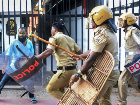 சபரிமலை வன்முறைக்கு காரணமே சங்பரிவார் தான்.. ஆளுநரிடம் அறிக்கை கொடுத்த பினராயி விஜயன்