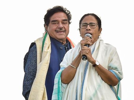 மம்தா கூட்டத்தில் பங்கேற்றதன் எதிரொலி.. பாஜகவில் இருந்து நீக்கப்படுவாரா சத்ருஹன் சின்ஹா?