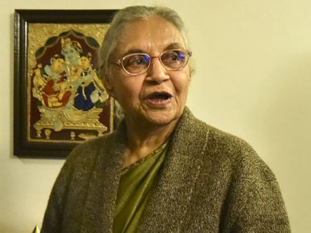 டெல்லி காங். தலைவராக பதவியேற்றார் ஷீலா தீட்சித்.. ஆம் ஆத்மியுடன் கூட்டணி இல்லை என அறிவிப்பு