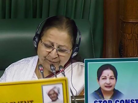 லோக்சபாவில் இன்றும் அதிமுக அமளி.. மேலும் 7 எம்.பிக்கள் அதிரடி சஸ்பெண்ட்