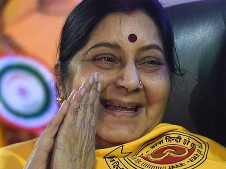 இந்தியை தேசிய மொழியாக்க எல்லா தகுதியும் உள்ளதாம்.. சொல்வது சுஷ்மா.. அதுவும் சென்னையில்