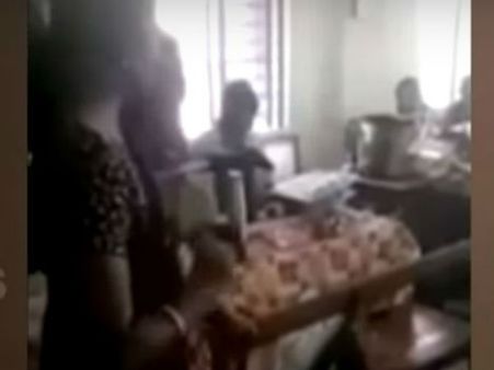 ஸ்கூல் பக்கமே வராதீங்க.. ஆசிரியர்களை மிரட்டிய ஹெச்.எம். சிநேகலதா சஸ்பெண்ட்