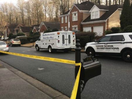 விளையாட்டு வினையானது.. நண்பன் பலி.. போலீஸ் பயத்தில் சிறுவனும் துப்பாக்கியால் சுட்டு தற்கொலை!