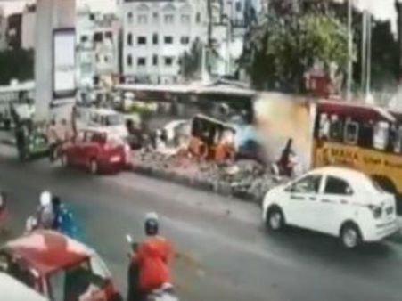 ஹைதராபாத் அருகே கூட்டத்தில் புகுந்த பேருந்து.. அடுத்தடுத்து விபத்து.. ஒருவர் பலி