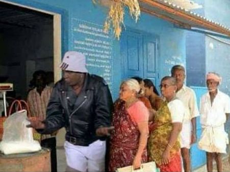 அடடே.. நாகேஷ் கூட ஆர்வம் காட்டுகிறாரே.. பொங்கல் பரிசு வாங்க.. கலாய்க்கும் நெட்டிசன்கள் 