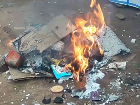 கார்பொரேட் நிறுவன பிளாஸ்டிக்கிற்கு மட்டும் தடையில்லையா.. வெள்ளையன் தலைமையில் வியாபாரிகள் போராட்டம்