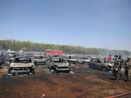 பயங்கரம்..பெங்களூர் விமான கண்காட்சியில் தீ விபத்து.. 300க்கும் மேற்பட்ட கார்கள் எரிந்து நாசம்