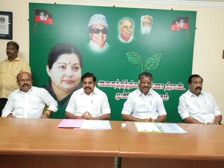 கோடைகாலத்தில் தேர்தல் வச்சா என்னாவது.. காத்திருக்கும் தண்ணீரில் கண்டம்.. அலறும் அதிமுக!