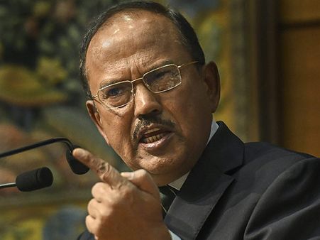 எல்லையில் தயாராக இருங்கள்.. பாதுகாப்பு படை தலைவர்களுக்கு அஜித் தோவல் உத்தரவு