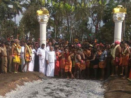 மாசாணியம்மன் கோவில் குண்டம் திருவிழா - வேண்டுதலை நிறைவேற்றிய பக்தர்கள் 