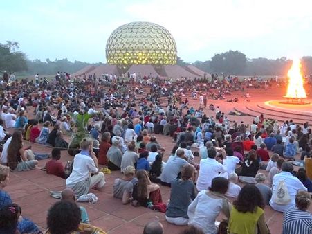 ஆரோவில் உதய தினம்.. ஆயிரத்திற்கும் மேற்பட்ட வெளிநாட்டினர் நெருப்பு மூட்டி கூட்டு தியானம்!