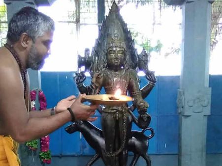 கடன் தொல்லை தீர்த்து கஷ்டக்களைப் போக்கும் காலபைரவர்- செவ்வாய்கிழமை தேய்பிறை அஷ்டமி விரதம்