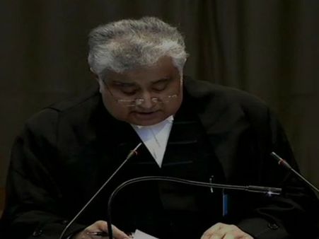 சர்வதேச விதிகளை பாக். மீறி உள்ளது.. குல்பூஷன் வழக்கில் சர்வதேச நீதிமன்றத்தில் இந்திய பரபர வாதம்!