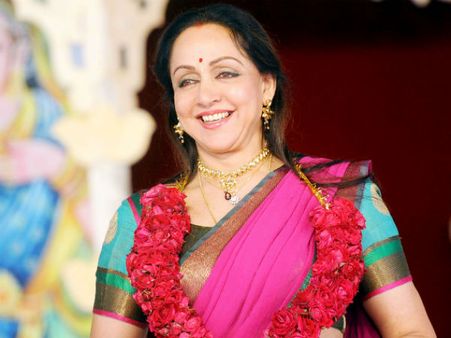 யோகி ஆதித்யநாத் அரசில், பசு பாதுகாப்பு தூதரான ஹேமமாலினி