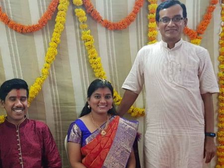 ஆந்திர ஐஏஎஸ் அதிகாரி மகனின் திருமணத்துக்கான செலவு மொத்தமே ரூ 18 ஆயிரம்தான்! வாட் ஏ சிம்பிள் மேரேஜ்!