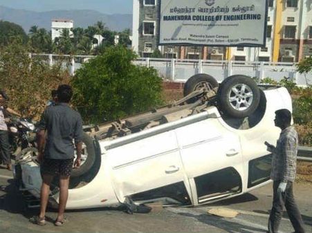 சேலம் அருகே விபத்தில் சிக்கிய அதிமுக எம்பி.. லேசான காயத்துடன் மருத்துவமனையில் அனுமதி