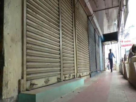 யாருமே இல்லாத இடத்தில் யாருக்கு பாலம்... தக்கலையில் வியாபாரிகள் போராட்டம்