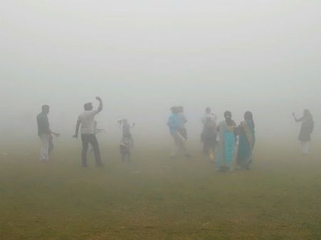 கொடைக்கானலில் கண்ணை கவரும் மேகமூட்டம்.. பனிச்சாரல்.. குவிந்த மக்கள்.. அசத்தல் வீடியோ!