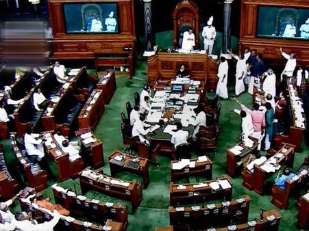 சிபிஐ vs மமதா மோதல்.. மக்களவையில் எதிர்க்கட்சிகள் அமளி.. கூச்சல்.. அவை ஒத்திவைப்பு!