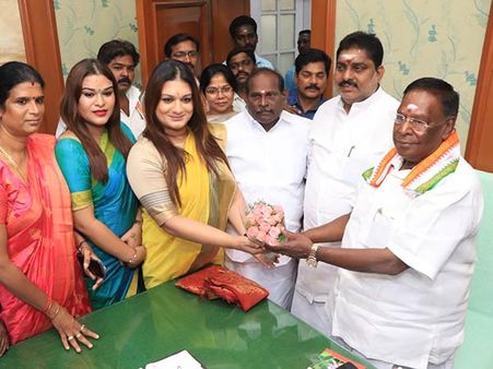 கட்சிகளே.. எங்களுக்கும் அரசியலில் வாய்ப்பளியுங்கள்.. திருநங்கை அப்சரா ரெட்டி கோரிக்கை