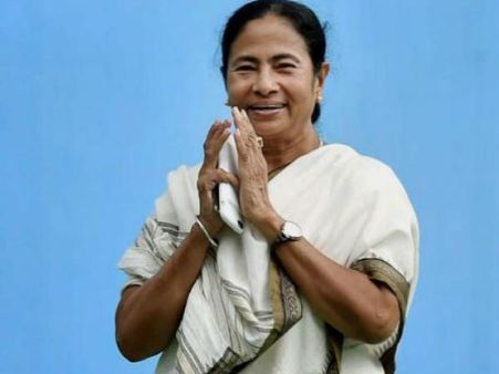 மமதாவை முதல்வராக்கிய அதே இடம்.. அதே தர்ணா.. பிரதமர் பதவியை நோக்கி செல்கிறாரா தீதி!