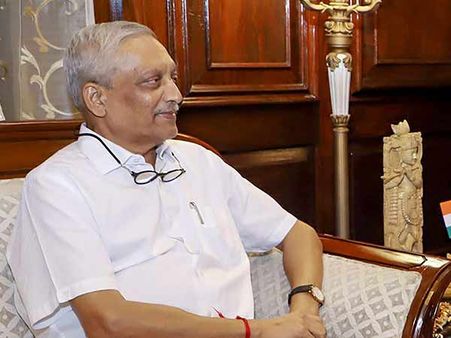 மனோகர் பாரிக்கர் ரொம்ப சீரியஸ்.. கடவுள் ஆசிர்வாதத்தால் வாழ்வதாக துணை சபாநாயகர் உருக்கம்