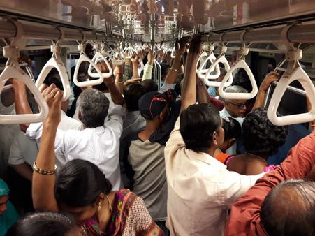 இன்றும் இலவசம்.. சென்னை மெட்ரோ ரயிலில் பயணிக்க முண்டியடிக்கும் கூட்டம்