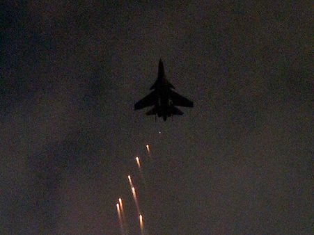 புல்வாமா தாக்குதலுக்கு தக்க பதிலடி.. 40 வீரர்களுக்கு 200 தீவிரவாதிகள்.. வெகுண்டெழுந்த இந்தியா!